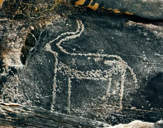 Őstörténet, sziklaművészet: antilop ábrázolás sírszikla. Kőkorszak Kr.e. 5000-2000. Taghit, Haut plateau du Hoggar (Ahaggar), Algéria