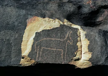 Őstörténet, sziklaművészet: antilop ábrázolás sírszikla. Kőkorszak Kr.e. 5000-2000. Taghit, Haut plateau du Hoggar (Ahaggar), Algéria