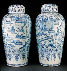 Egy pár kék-fehér katonaváza, 1700 körül (porcelán)