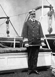 Sir Archibald Milne kommodor 1855-1938, 1908.