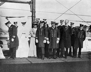 A Victoria and Albert III királyi jacht fedélzetén, Christiania Oslo, Norvégia, 1908.