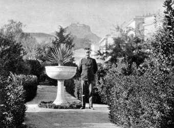 Konstantin herceg 1868-1923, Spárta hercege, athéni kertjében, 1908-ban.
