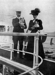 Viktória hercegnő 1868-1935 a Queens kutyákkal, 1908.