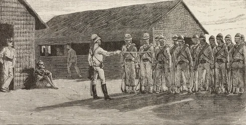 Olasz katonák alakzatban, Massawa, Eritrea, metszet Quinto Cenni rajzából és Pieragostini vázlatából, L