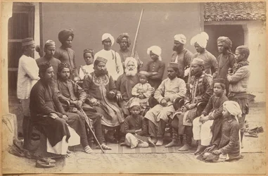 Mowhri Rahman Alli Khan családja, Rewa (előlap, alul)