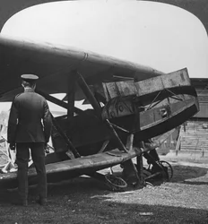 Páncélozott német repülőgép, amelyet a szövetséges lövészárkok megtámadására használtak, I. világháború, c1914-c1918