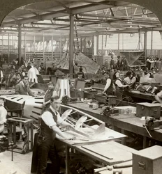Lemezmunkások egy repülőgépgyárban, I. világháború, 1914-1918