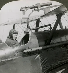 Sopwith Scout a felső szárnyra szerelt fényképező fegyverrel, I. világháború, 1914-1918.