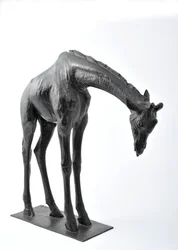 Nagy zsiráf lehajtott fejjel, 1909-10 mintájú, 1913 előtt öntött (bronz) (lásd még: 3084917-43)