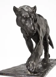 Párduc járás, felemelt hátsó láb, 1904 körül (patinás bronz)