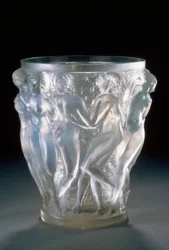 Bakkhánsnők vázája opálos üvegből, kb. 1920, René Lalique (1860-1945) alkotása. Franciaország, 20. század.