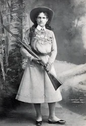 Annie Oakley, kocsma. 1899 körül