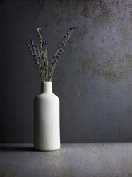 Minimalista levendulás csendélet