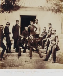 A főhadiszállás személyzete egy 52 fényképet tartalmazó albumból, amelyek az 1855-ös krími háborúhoz kapcsolódnak
