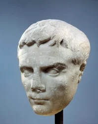 Az ókori Róma művészete: Augustus arca (Octavianus vagy Octavianus, i. e. 63-14. Az első római császár. A szobrot Cosban találták, ie 27 és 20 között). Párizs, Musee du Louvre