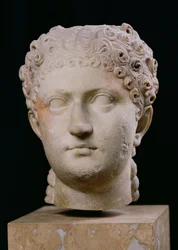 Ifjabb Agrippina feje (16-59 körül) (márvány)