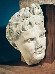 Augustus császár feje (Kr. e. 63-14) Kr. e. 27-17 (márvány)