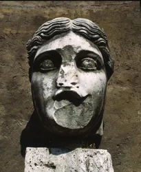 Egy szobor feje, Ostia Antica, Olaszország