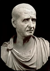 Traianus Dece (Traianus Decius) márványszobra (i.sz. 200-251) - Róma, Musei Capitolini - Trajanus Decius császár mellszobra (i.sz. 201-251) - Márványszobor - Róma, Musei Capitolini