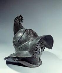Római ókor: Gladiátor sisak harc közben. Keresd meg Pompeit. Párizs, Musee du Louvre