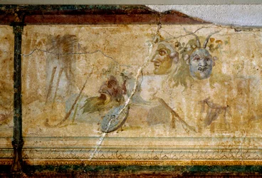 Római művészet: „Csendélet színházi maszkokkal”. Részlet. Freskó, Kr. e. 25-19 körül. Méretek: 23 cm. Róma, Museo Nazionale Romano (vagy a Diocletianus-thermák múzeuma)