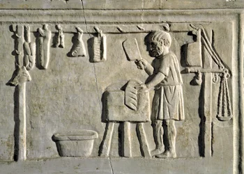 Római művészet: „” egy hentes a boltjában”” Bas dombormű, római civilizáció, Kr.u. 2. század, Róma, Museo della Civilta Romana - Boltjában dolgozó hentes - Kődombormű, Kr.u. 2. század - Róma, Museo della Civilta Romana
