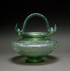 Római művészet: bikonikus váza. Kr.u. 1. század. La Antigua Diamból. 12 cm National Museum of Roman Art Merida, Spanyolország