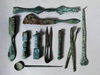 Római művészet: sebészeti műszerek együttese a pompeji Sebész házából. Kr. e. 1. század. Nápoly, Museo Archeologico Nazionale