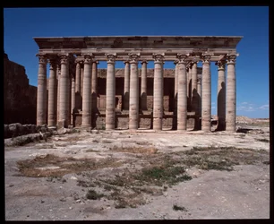 Kilátás a római templomra