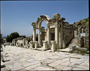 Kilátás Hadrianus templomára