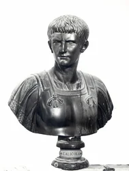 Caligula császár mellszobra (12-41 körül) (bronz) (f/w fotó)
