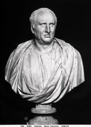 Marcus Tullius Cicero mellszobra (márvány)