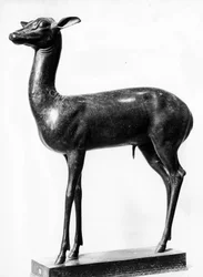 Szarvas szobrocska (bronz)