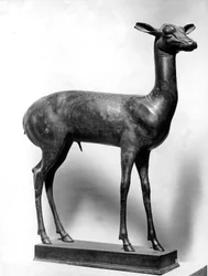 Szarvas szobrocska (bronz)