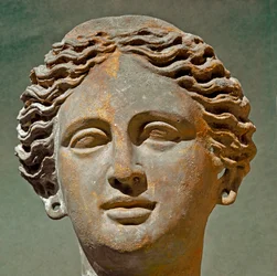 Római művészet: női portré. Terrakotta szobor a köztársaság korából. Kr. e. 6.-1. század. Cagliari, Museo Archeologico Nazionale, Szardínia, Olaszország