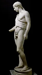 Dionüszoszt (Bacchus, Bacco) ábrázoló szobor. Márványszobor egy Kr. e. 4. századi eredeti nyomán. Hadrianus villájából. Róma, Museo Nazionale Romano