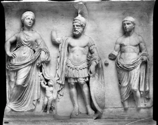 Vénusz, Mars és Divus Julius (márvány) (f/w fotó)