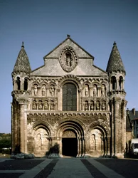 Román művészet: kilátás a Notre Dame la Grande-ra (Notre-Dame-la-Grande). 12. századi Poitiers (Bécs)