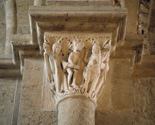 Az ördög egy nőt mutat meg Szent Benedeknek, hogy megkísértse, a narthex fővárosa (szobor)