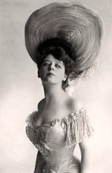 Camille Clifford 1885-1971, belga színésznő, 1905.