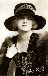 Gladys Cooper 1888-1971, angol színésznő, a XX. század elején.