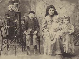 Kazanyi tatár család, 1900 körül (f/w fotó)