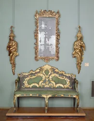 Canape, 18. század 2. negyede (aranyozott fa és brokát)