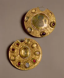 Kolt Medallion, Ryazan (arany gyöngyökkel, zománccal és drágakövekkel)