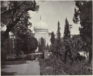 Kilátás a Taj Mahalra és kertjére A Taj, a kertből (eredeti cím) A Taj (cím a tárgyon)