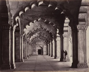 Agra. A Moti Masjid, a Gyöngymecset. A teljes mellékhajó látképe