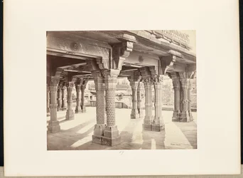 Futtypore Sikri; Faragott oszlopok a Panch Mehalban