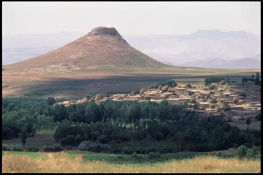 Kilátás Takht-e Solalmanra vagy Salamon trónjára (lásd még: 179122)