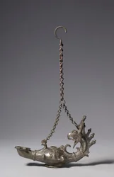 Griffinfejes fogantyús lámpa, 300-400 (bronz)