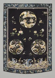 Függő, 1750-1800 körül (Selyem hímzéssel (szatén öltés), természetes és szintetikus színezékek)